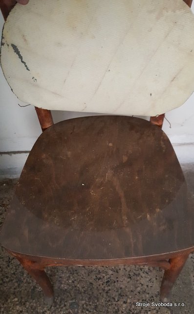 Dřevěná židle  (3 - Drevena zidle (3).jpg)